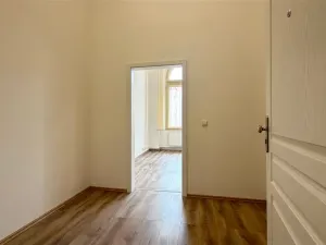 Pronájem bytu 1+kk, Cheb, náměstí Krále Jiřího z Poděbrad, 44 m2