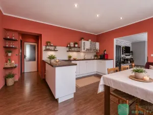 Prodej vícegeneračního domu, Hrob, 346 m2