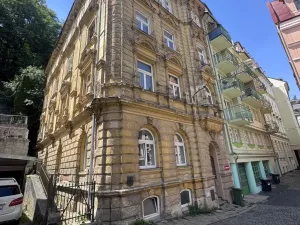 Prodej bytu 2+1, Karlovy Vary, Zámecký vrch, 64 m2