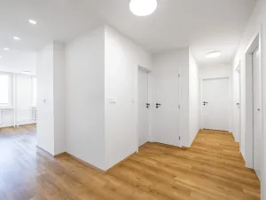 Prodej bytu 4+kk, Praha - Troja, Svídnická, 90 m2