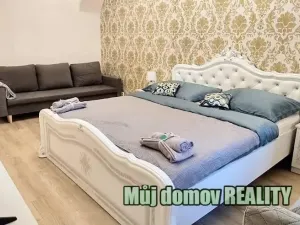 Pronájem bytu 2+kk, Praha - Karlín, Prvního pluku, 45 m2