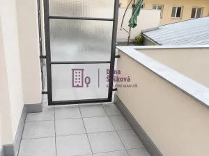 Pronájem bytu 1+kk, Jindřichův Hradec - Jindřichův Hradec I, Komenského, 27 m2