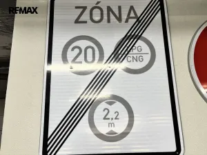 Pronájem garážového stání, Praha - Smíchov, Na Neklance, 25 m2