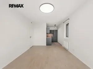 Pronájem bytu 2+kk, Praha - Strašnice, Strančická, 48 m2