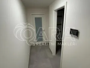 Pronájem bytu 1+kk, Praha - Hostavice, Českobrodská, 28 m2