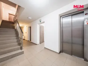 Pronájem bytu 1+kk, Velký Osek, U hřiště, 38 m2