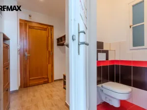 Pronájem bytu 2+kk, Praha - Bubeneč, Zelená, 52 m2