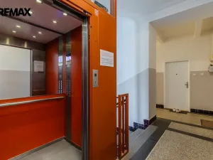 Pronájem bytu 2+kk, Praha - Bubeneč, Zelená, 52 m2