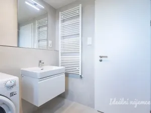 Pronájem bytu 1+kk, Praha - Vysočany, Poděbradská, 32 m2