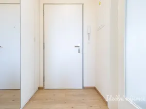 Pronájem bytu 1+kk, Praha - Vysočany, Poděbradská, 32 m2