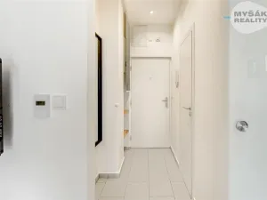 Pronájem bytu 2+kk, Praha, Rumunská, 45 m2