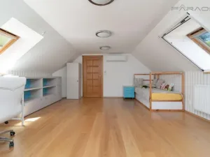 Pronájem rodinného domu, Praha - Březiněves, Skřivánčí, 725 m2