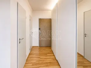 Pronájem bytu 2+kk, Praha - Kobylisy, Frýdlantská, 43 m2