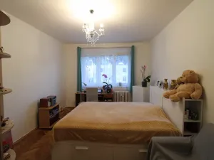 Prodej bytu 3+1, Karlovy Vary, Krymská, 68 m2