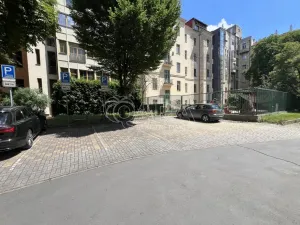 Pronájem garážového stání, Praha - Vinohrady, Šafaříkova, 12 m2