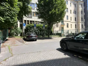 Pronájem garážového stání, Praha - Vinohrady, Šafaříkova, 12 m2