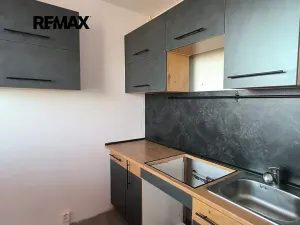 Pronájem bytu 1+1, Praha - Kobylisy, Košťálkova, 33 m2