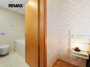 Pronájem bytu 2+kk, Praha - Žižkov, Ke kapslovně, 64 m2