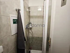 Pronájem kanceláře, Praha, Politických vězňů, 250 m2
