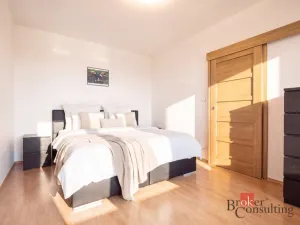 Prodej bytu 2+kk, Praha - Libeň, Nad Okrouhlíkem, 58 m2