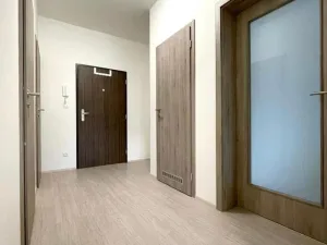 Pronájem bytu 2+kk, Karlovy Vary, Svatošská, 69 m2