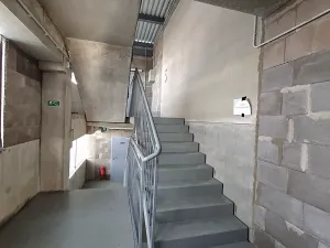 Pronájem garážového stání, Praha - Černý Most, Bryksova, 13 m2