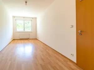 Pronájem bytu 2+kk, Praha - Strašnice, Gutova, 65 m2