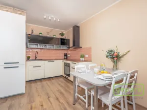 Prodej bytu 2+kk, Praha, Zimova, 63 m2