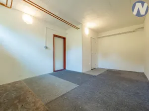 Prodej komerční nemovitosti, Chroboly, 21 m2