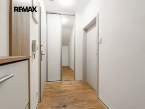Pronájem bytu 1+kk, Praha - Dejvice, Velvarská, 44 m2