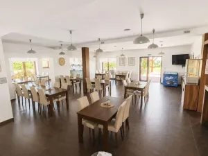 Pronájem restaurace, Bitozeves, 824 m2