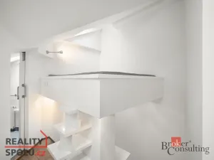 Pronájem bytu 1+kk, Praha - Vršovice, Bulharská, 58 m2