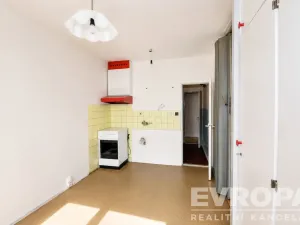 Prodej bytu 2+1, Praha - Kobylisy, Chabařovická, 62 m2
