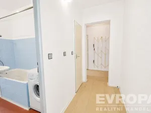 Prodej bytu 2+1, Praha - Kobylisy, Chabařovická, 62 m2