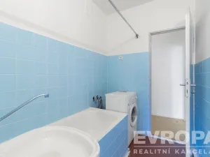 Prodej bytu 2+1, Praha - Kobylisy, Chabařovická, 62 m2