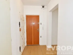Prodej bytu 2+1, Praha - Kobylisy, Chabařovická, 62 m2