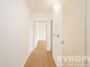Prodej bytu 2+1, Praha - Kobylisy, Chabařovická, 62 m2