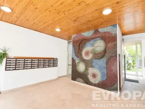 Prodej bytu 2+1, Praha - Kobylisy, Chabařovická, 62 m2