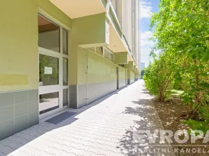Prodej bytu 2+1, Praha - Kobylisy, Chabařovická, 62 m2