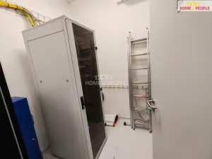 Pronájem skladu, Ostrov - Dolní Žďár, 4400 m2