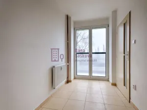 Pronájem bytu 1+kk, Jindřichův Hradec - Jindřichův Hradec III, sídliště Vajgar, 25 m2