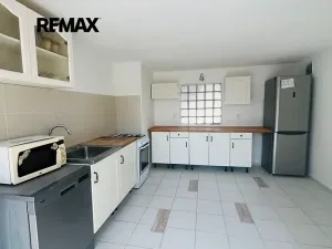 Pronájem rodinného domu, Milovice, 100 m2