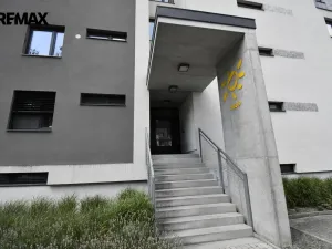 Pronájem bytu 1+kk, Hradec Králové - Nový Hradec Králové, Slunečná, 32 m2