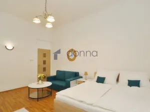 Pronájem bytu 1+kk, Praha, Slezská, 30 m2