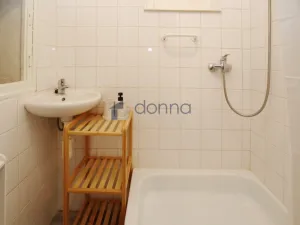 Pronájem bytu 1+kk, Praha, Slezská, 30 m2