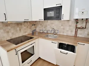 Pronájem bytu 2+1, Praha, Štěpánská, 48 m2