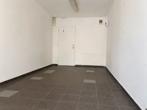 Pronájem obchodního prostoru, Hradec Králové, Dukelská třída, 20 m2