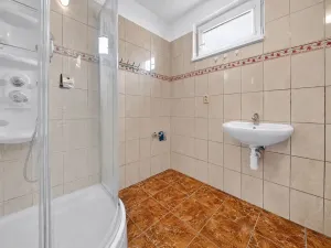 Prodej bytu 3+1, Černuc, 79 m2