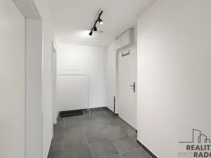 Pronájem bytu 2+kk, Praha - Modřany, Komořanská, 63 m2