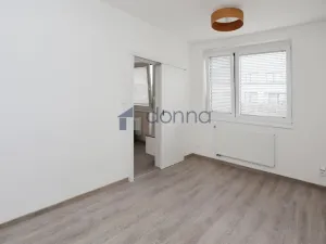 Pronájem bytu 2+kk, Praha, Makedonská, 49 m2